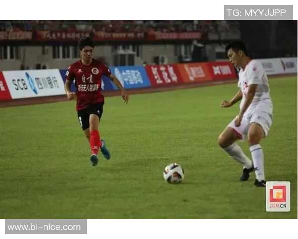 足球明星萨瓦尼的传奇之路与他对足球的热爱与奉献